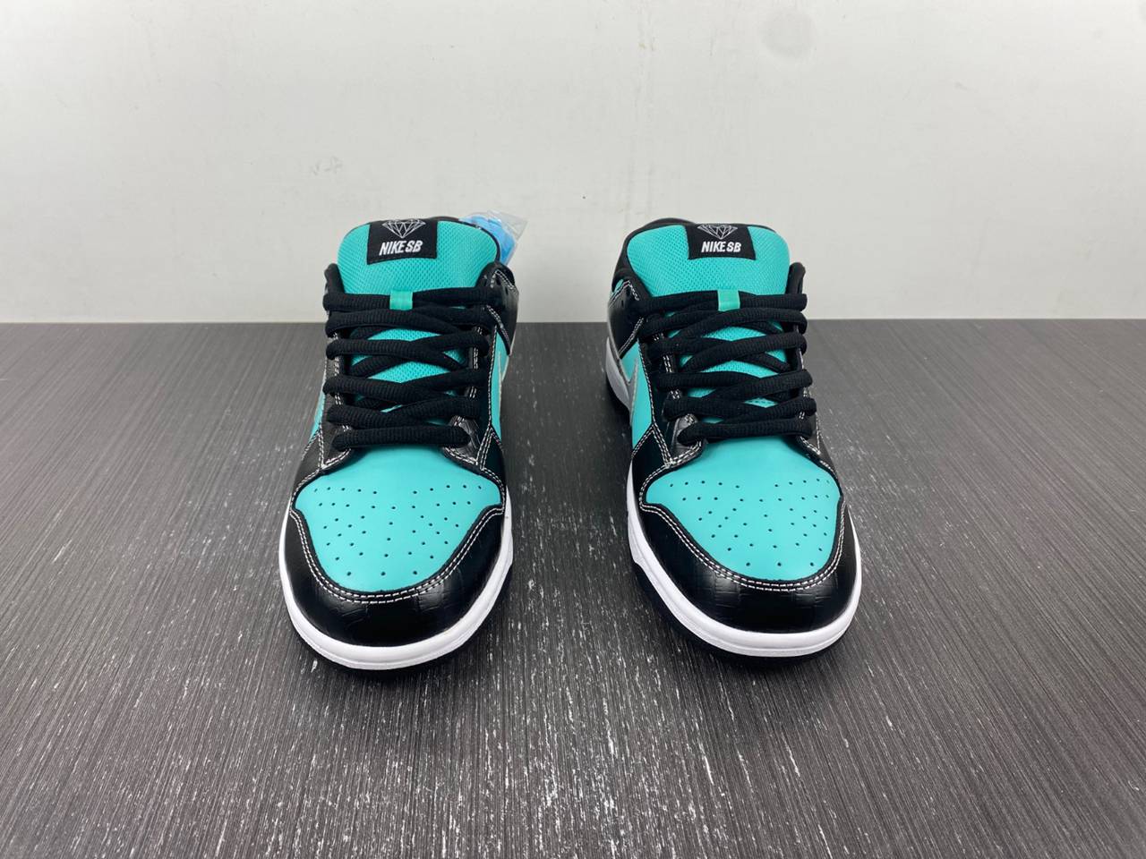 Nike SB x D1am0nd Dunk T*f*ny 304292-402